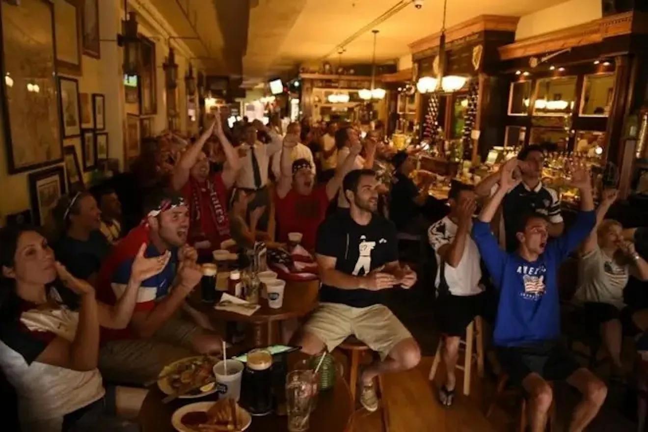 马卡:迎接世界杯,英政府计划延长酒吧营业时间至凌晨一点