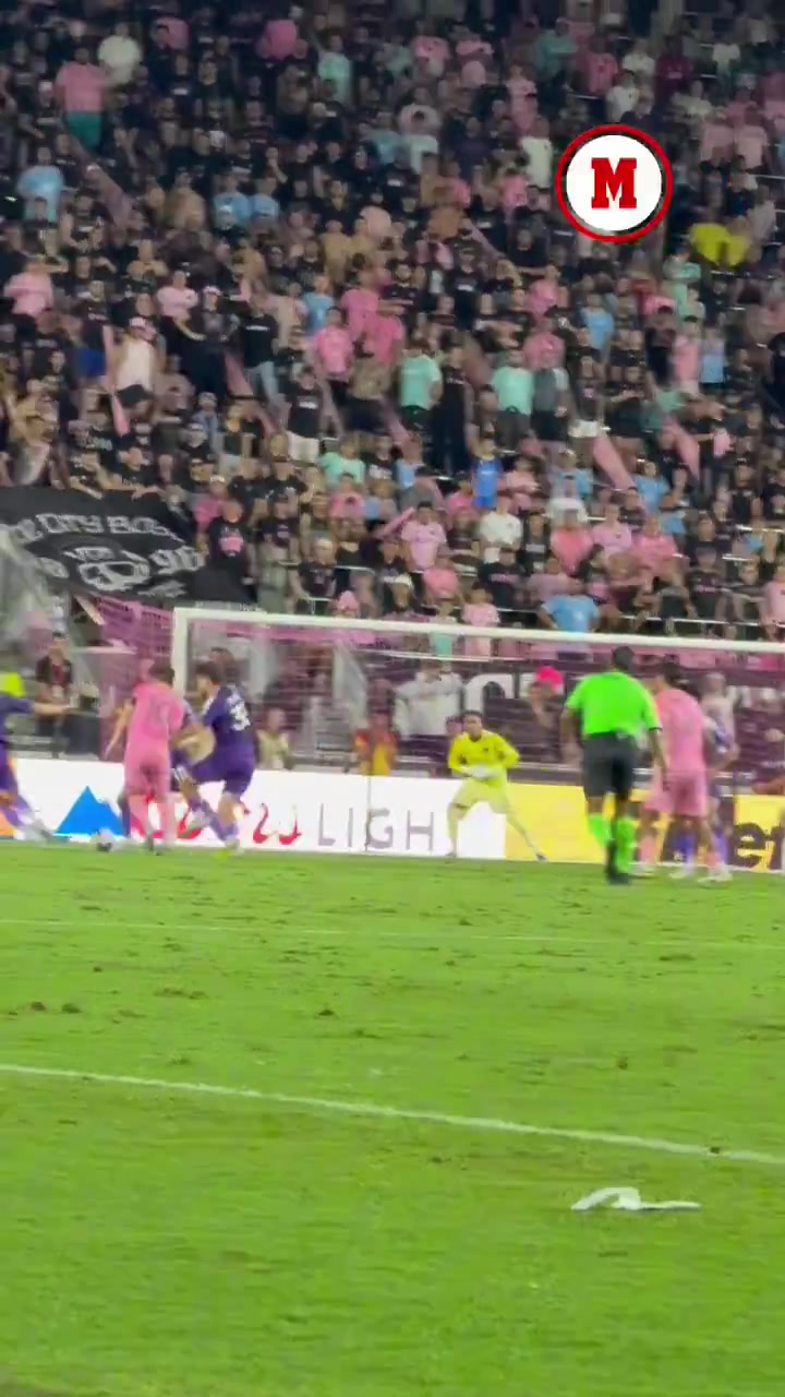 球王实力现场实拍多人合围也拦不住梅西进球