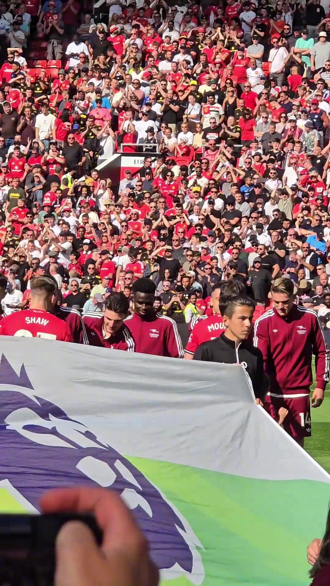 激情四射赖斯对着芒特抛媚眼甚至对着接下来每一个人都抛媚眼