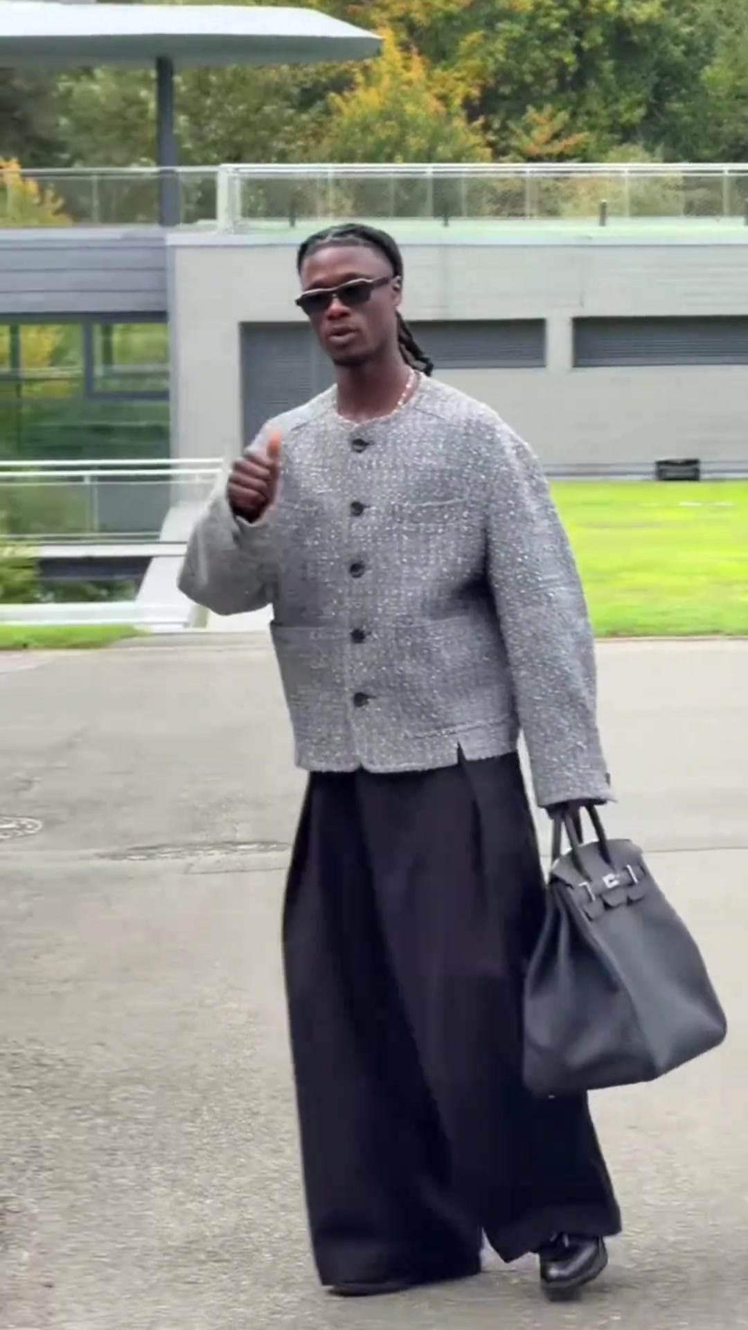 卡马文加这不大妈穿搭嘛实在欣赏不来有钱人的穿搭