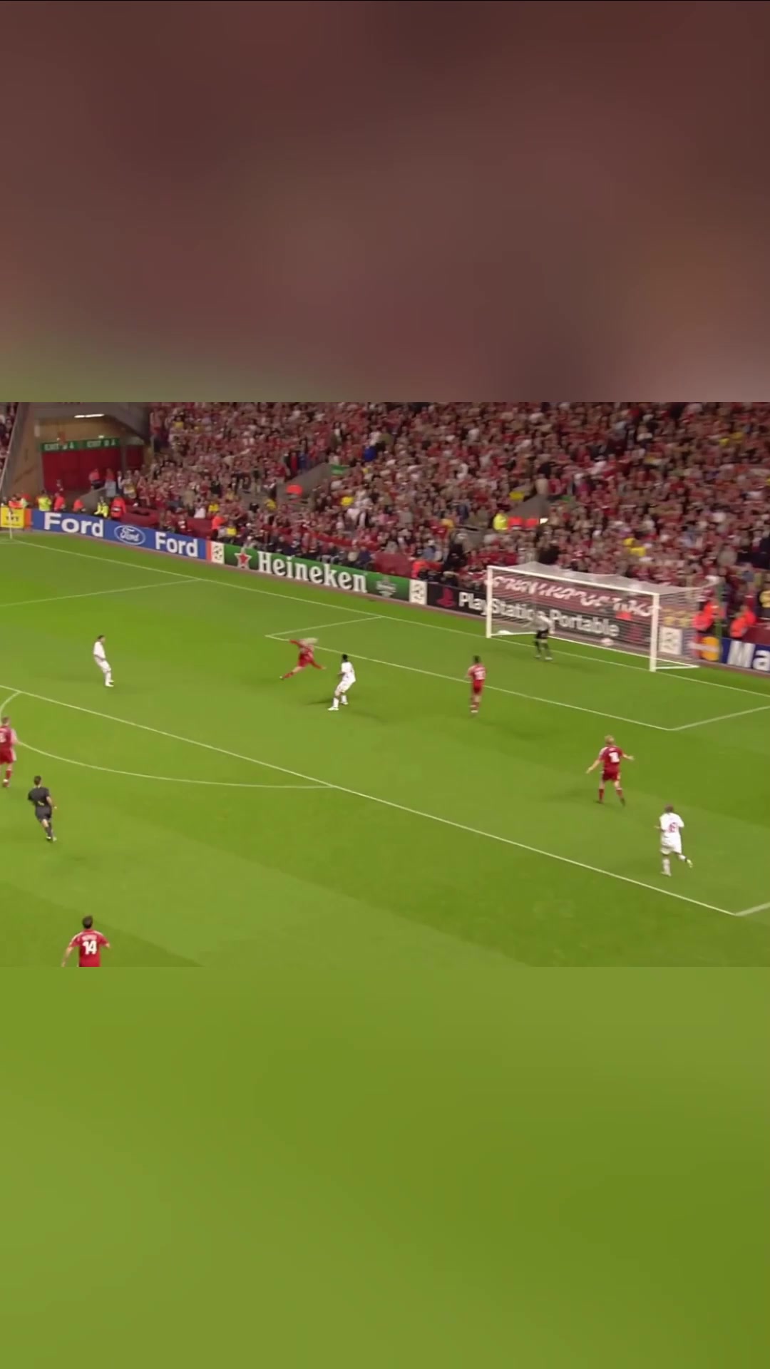 2米01的身高却可上演倒钩克劳奇倒钩破门名场面