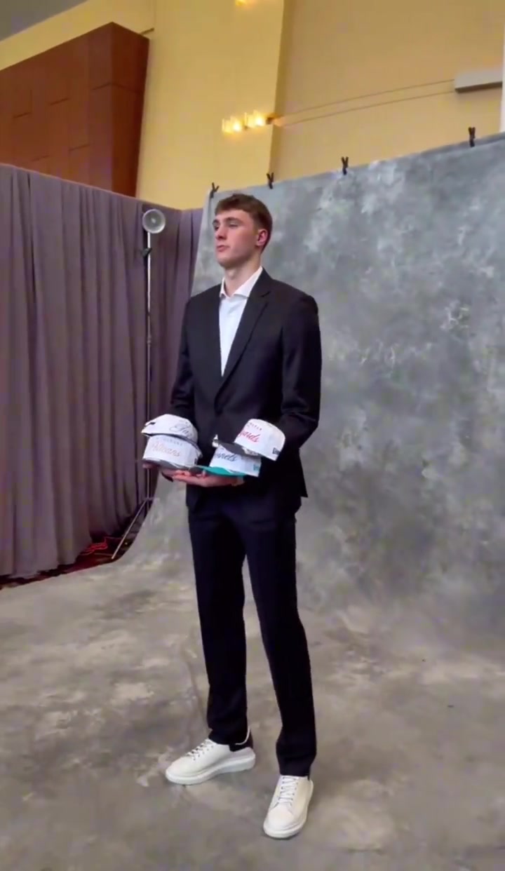 半路杀出独行侠弗拉格手拿爵巫蜂鹕帽子 结果四队全部落空