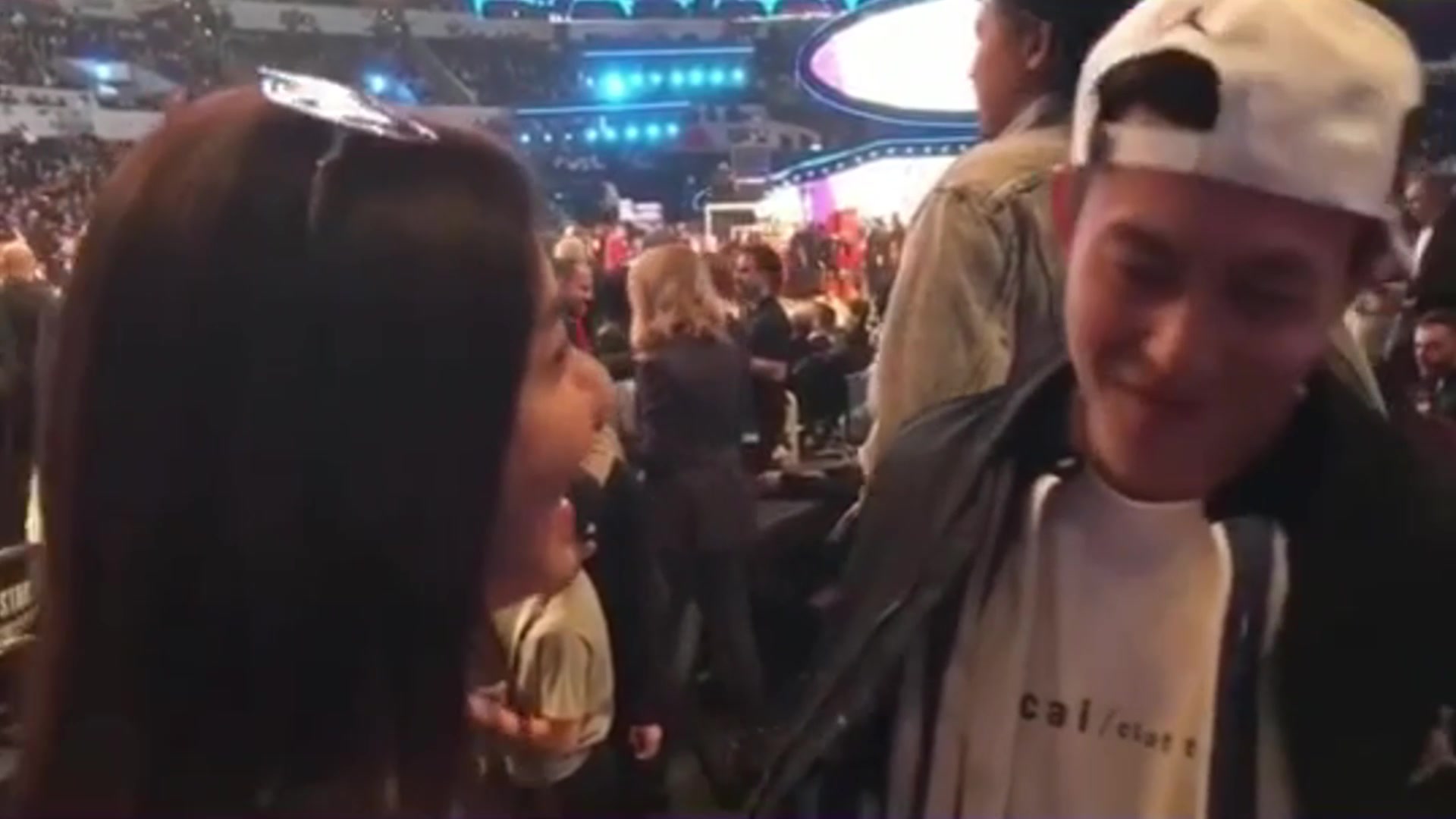 美娜早年采访陈冠希名场面我和你一样喜欢勒布朗和威少