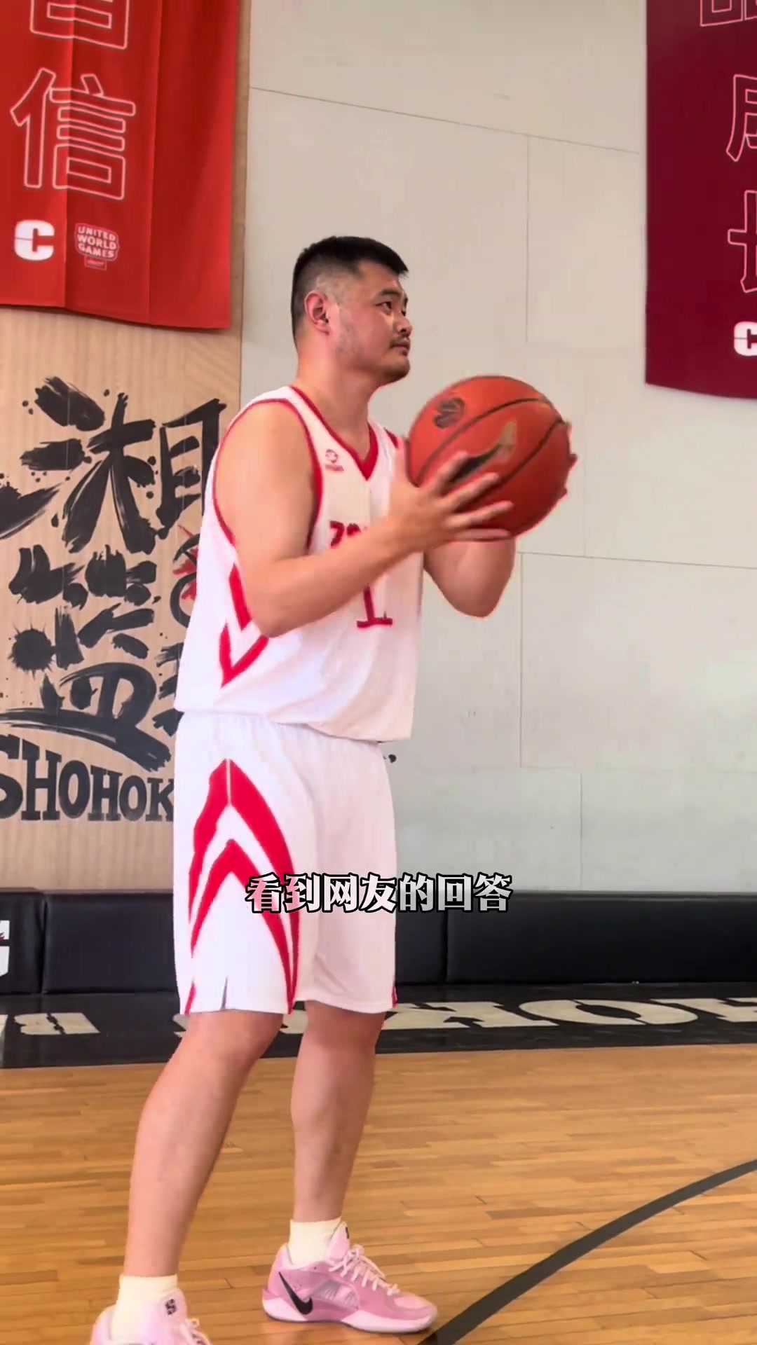 好家伙相似度这么高姚明要是看见这哥们估计也得一愣