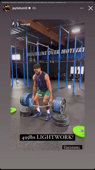 塔图姆此前224公斤六角杠铃深蹲异常轻松吧友们能做这重量吗