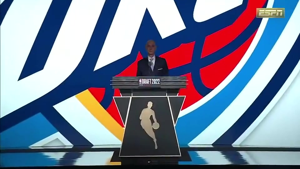 如今顶梁柱22年雷霆用交易乔治得到的快船选秀权选中杰伦威