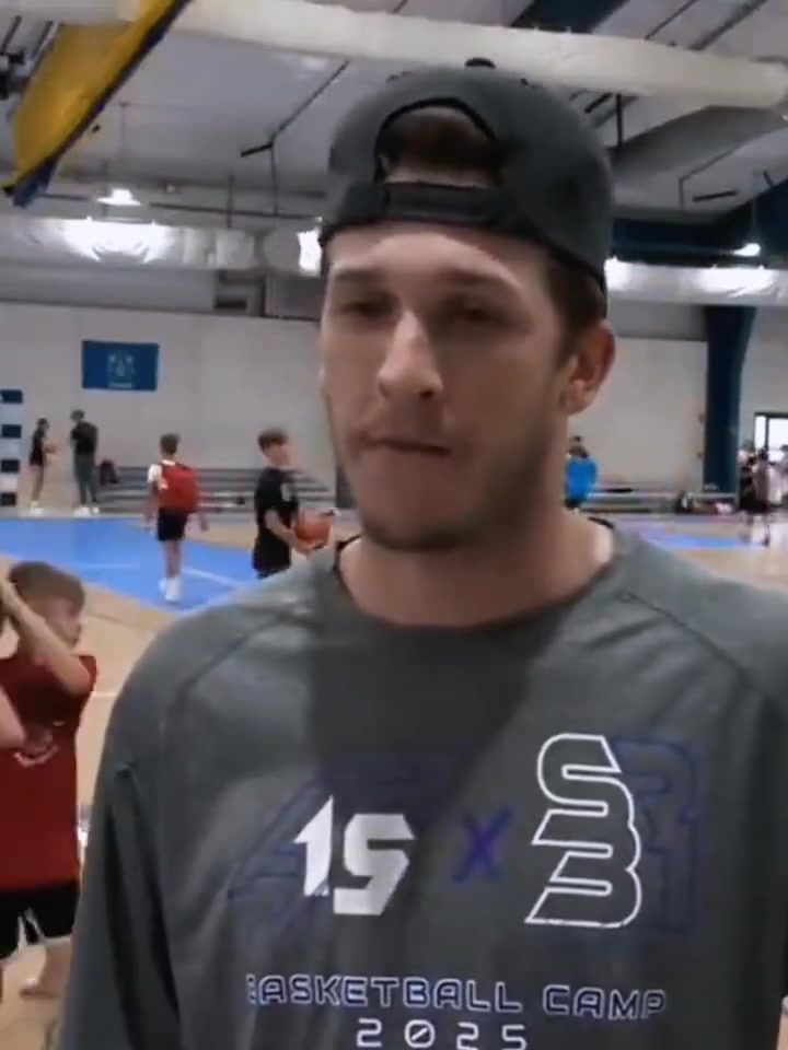 里夫斯我想留在洛杉矶但若湖人交易我我可以在别处重新开始