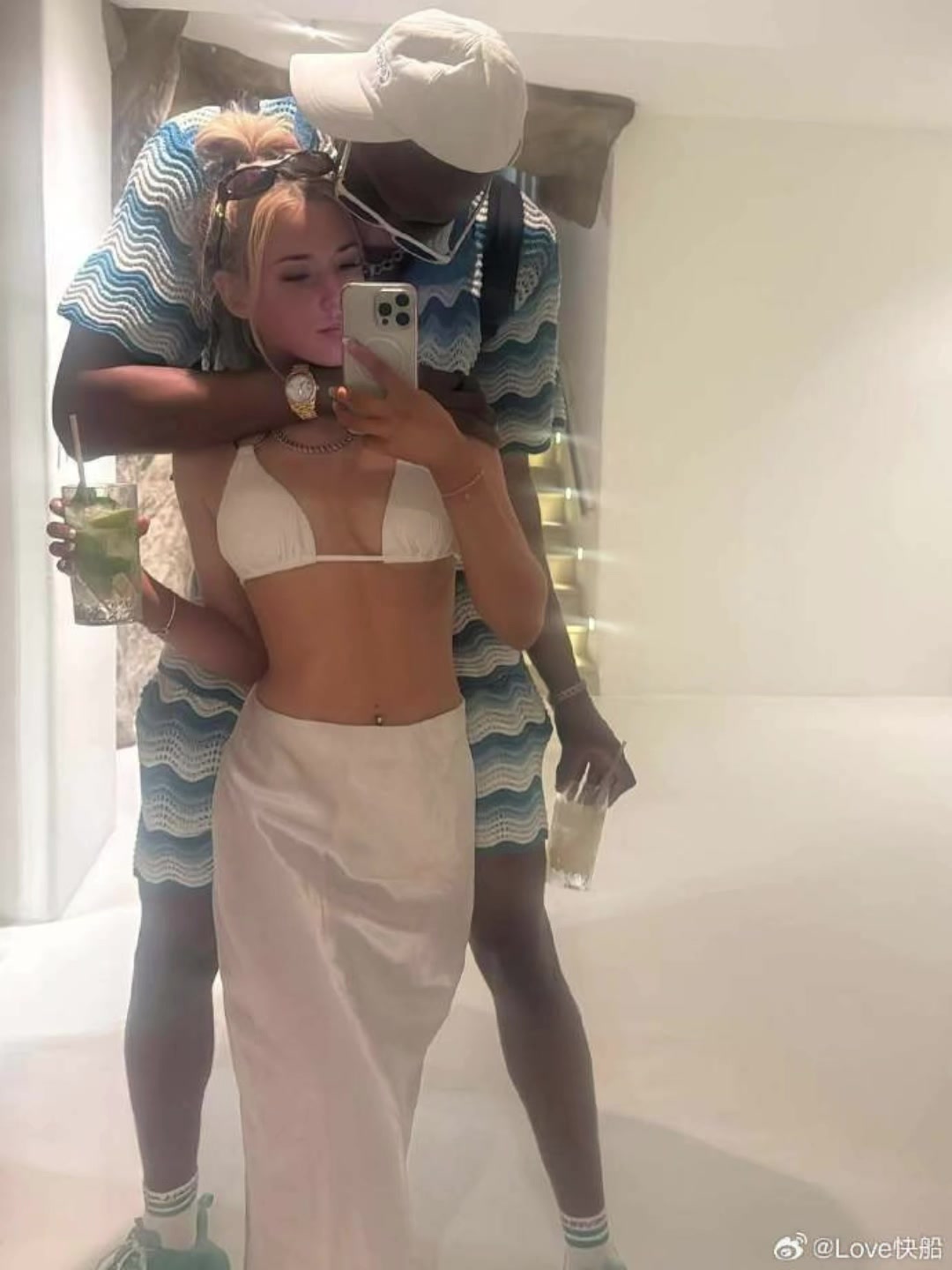 凯琼斯带女友度假女友这身材颜值堪称顶级