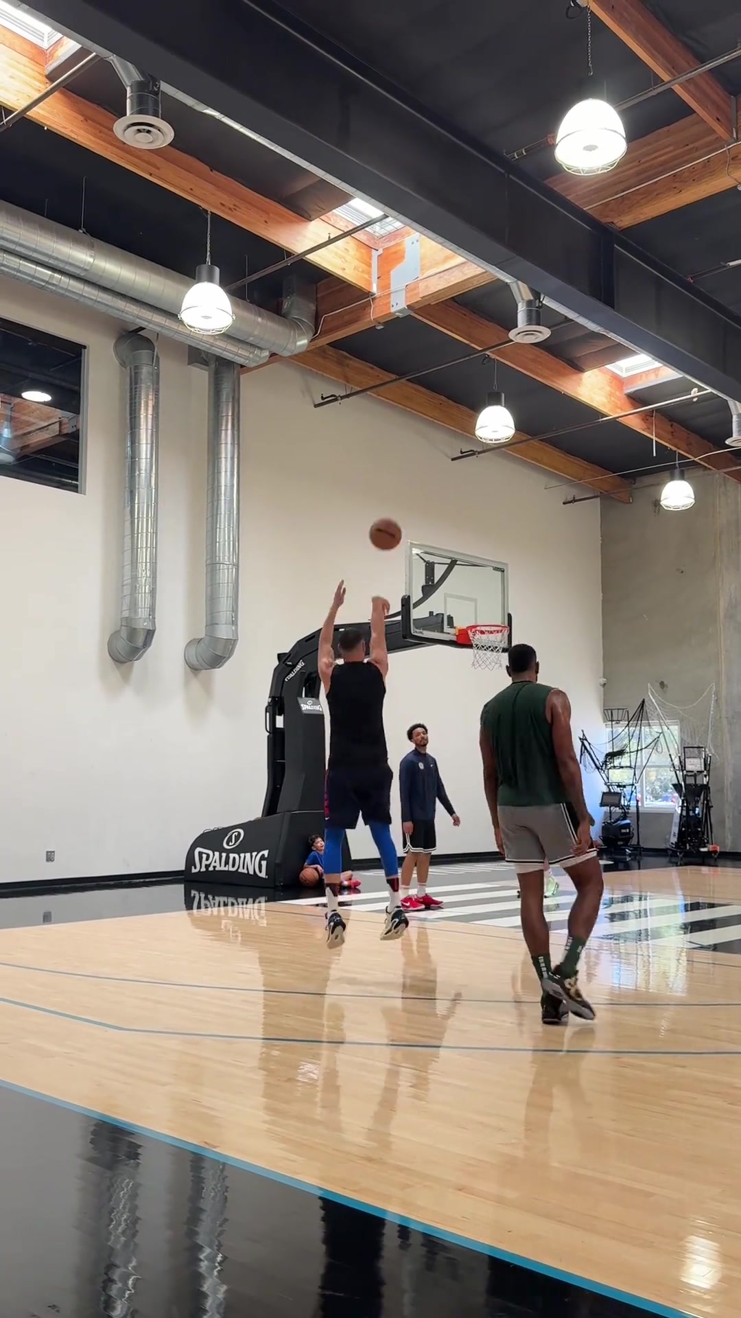 克莱右腿和左腿纬度差距不小呀