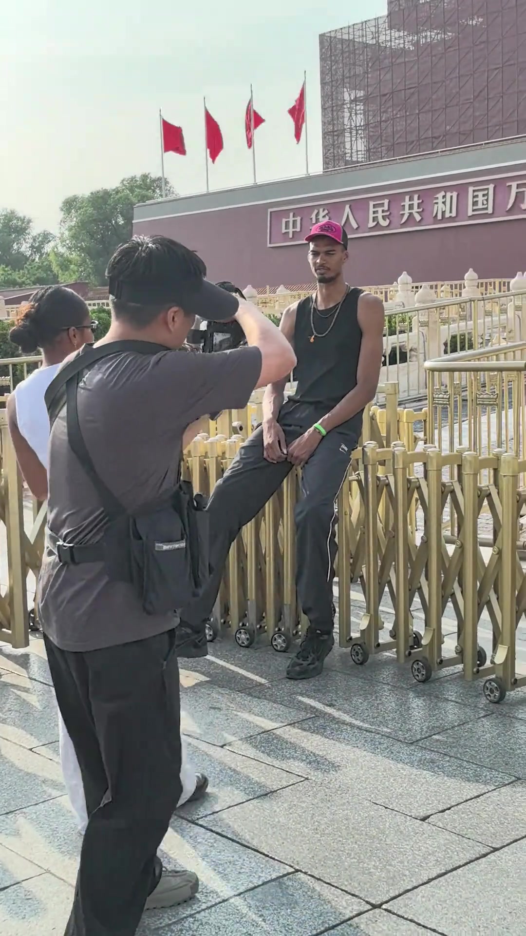 结束修行的文班来到了北京 打卡天安门城楼