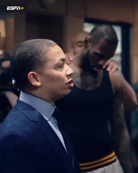 16年总决G6后的詹姆斯勇士已经顶不住了身体和精神上都是