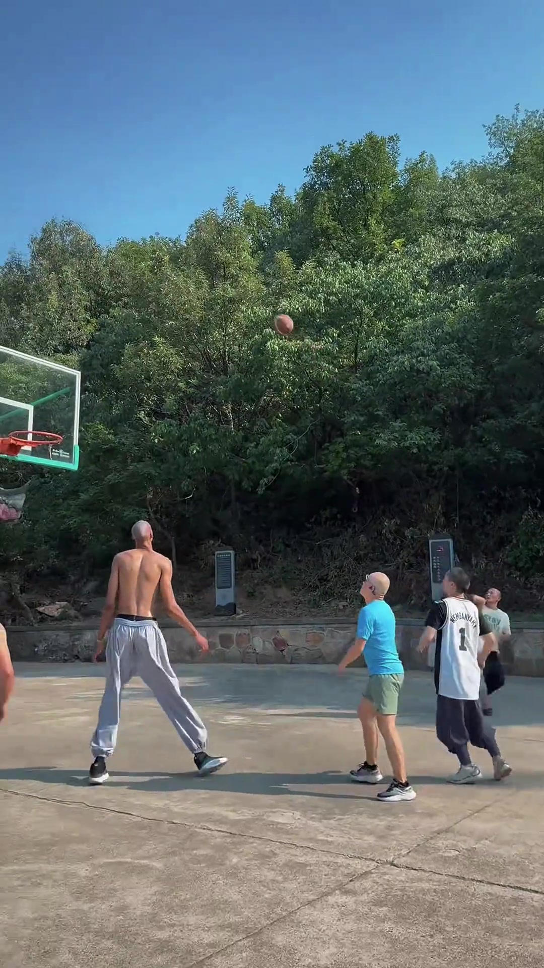 少林弟子文班亚马少林寺打球了