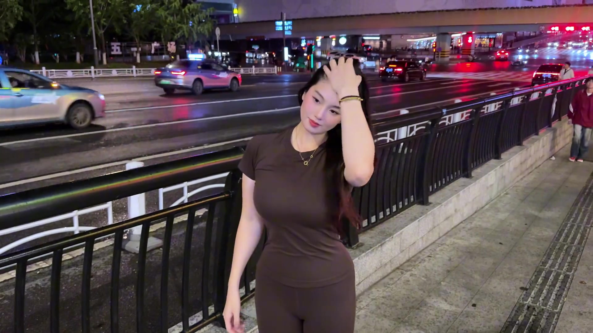 曼妙身姿韵悠扬国产卡戴珊的肘子姐出门逛街魅力这一块