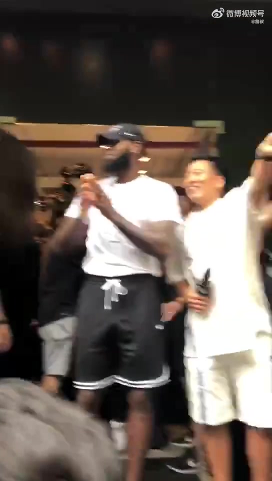 据说今年又要中国行詹姆斯上一次中国行的样子你们还记得吗