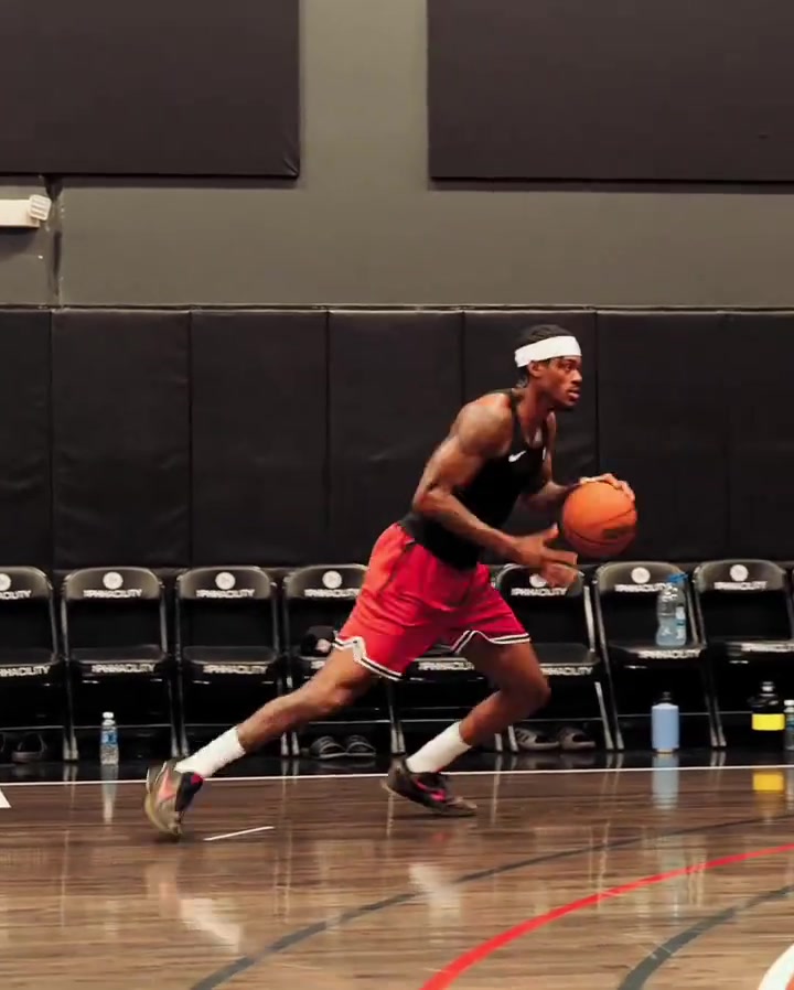 范德彪夏天也开始苦练三分新赛季能发挥作用吗