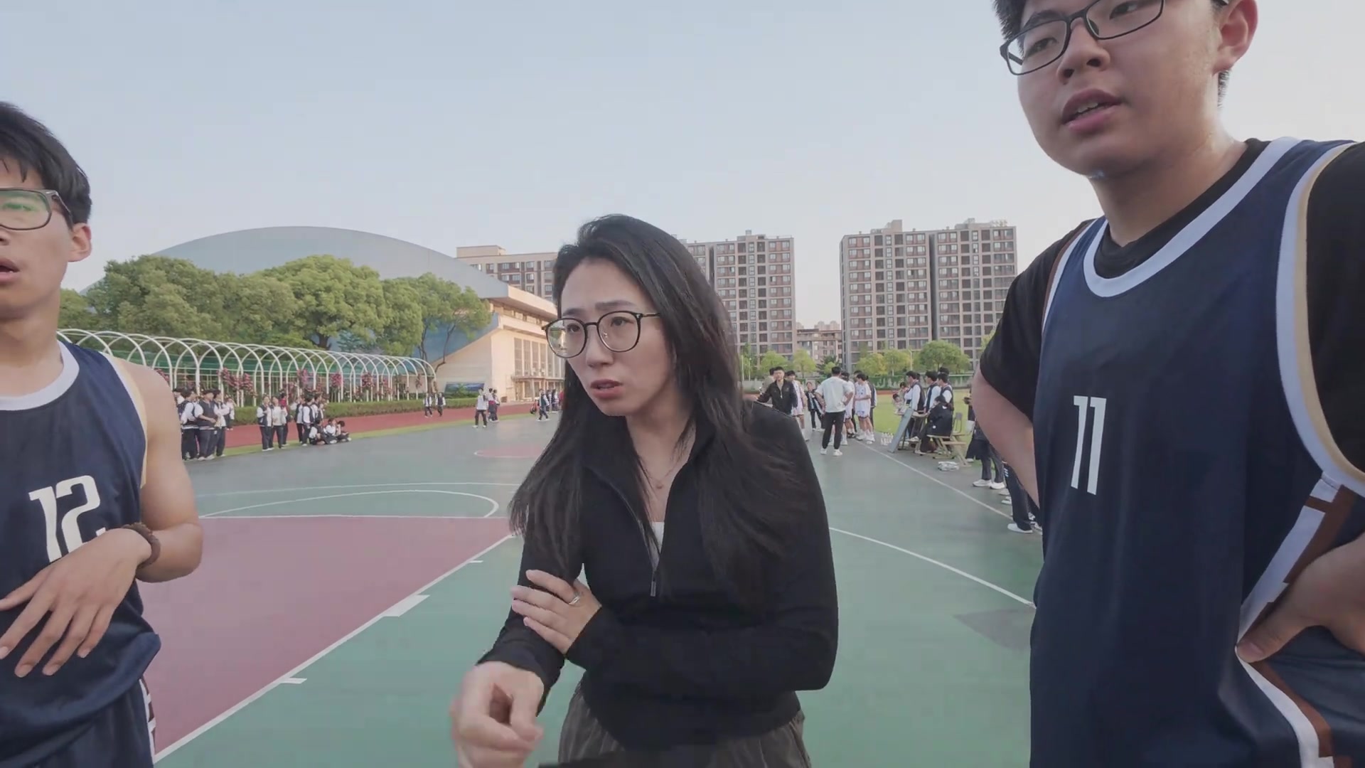 教你化学你不听 教你这个总得听吧化学老师球场上满满压迫感