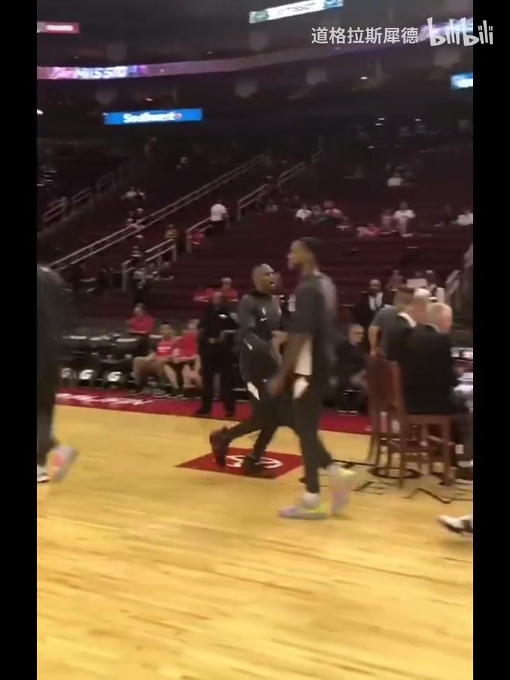 这下雷霆三少全在火箭打过球了威少哈登还会回火箭吗