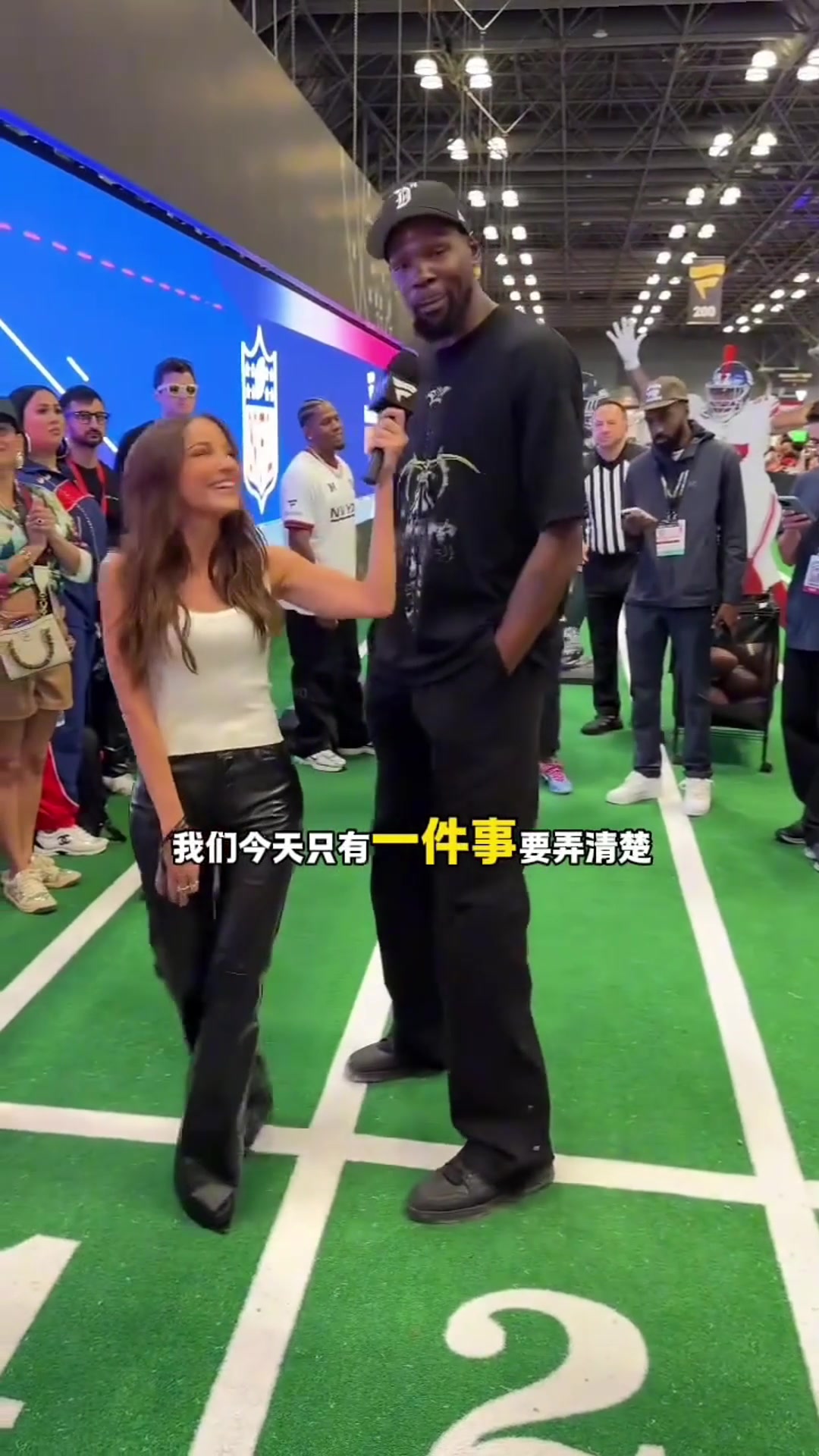 笑死美女记者是否会把威少招募来火箭 杜兰特赶忙背对镜头错开话题