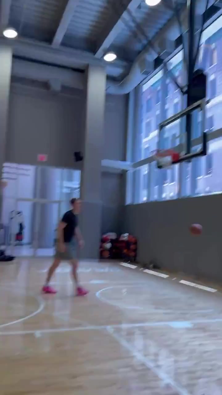 新球队新气象老杜已经回到球场开启训练