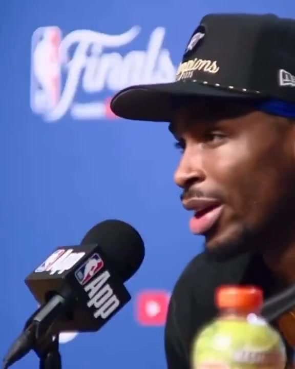 亚历山大夺冠赛后去更衣室看望哈利伯顿这一幕他就是MVP