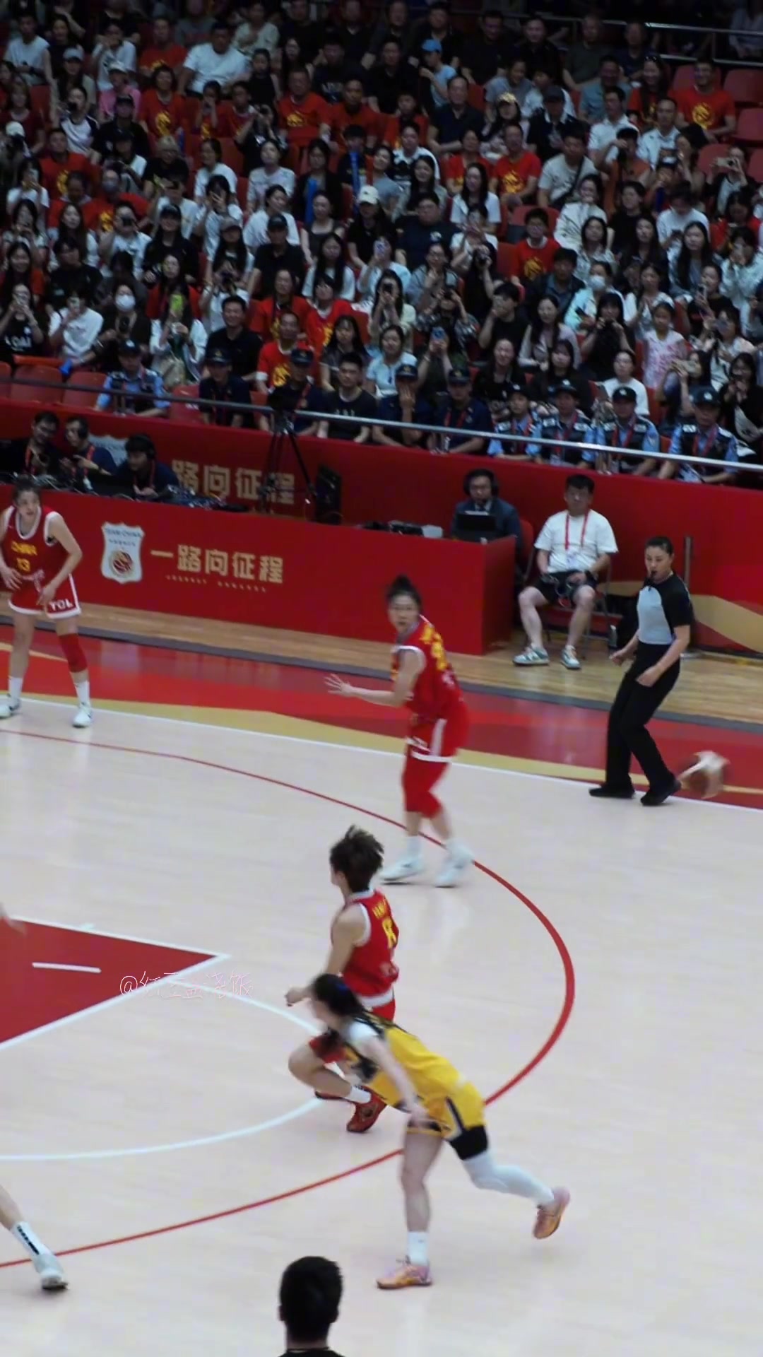 姐姐的超绝背传帅到失语