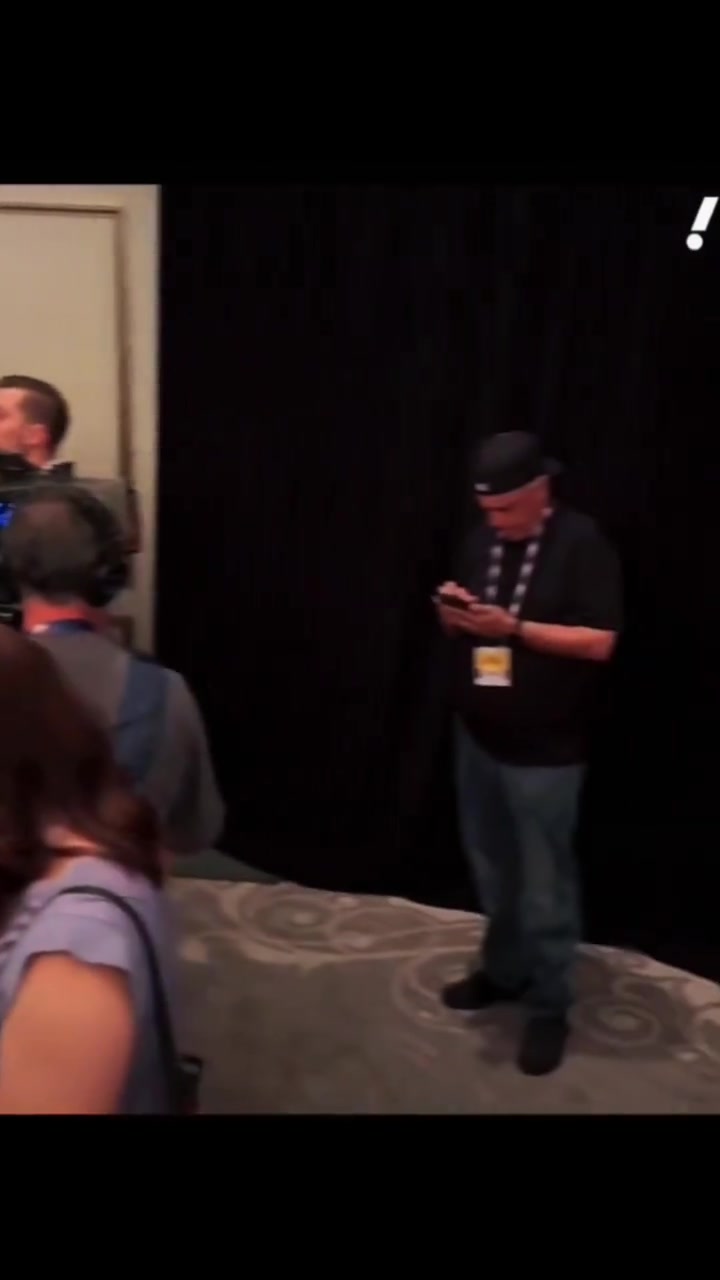 被马刺选中此前弗拉格采访区门庭若市 而布莱恩特采访只有几人