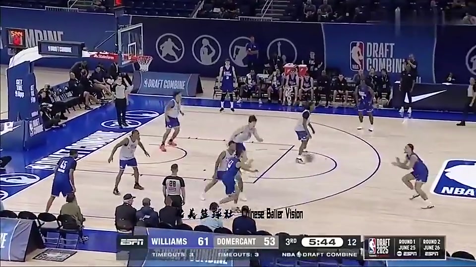 请吃中式火锅杨瀚森此前联合试训钉板大帽老美后卫