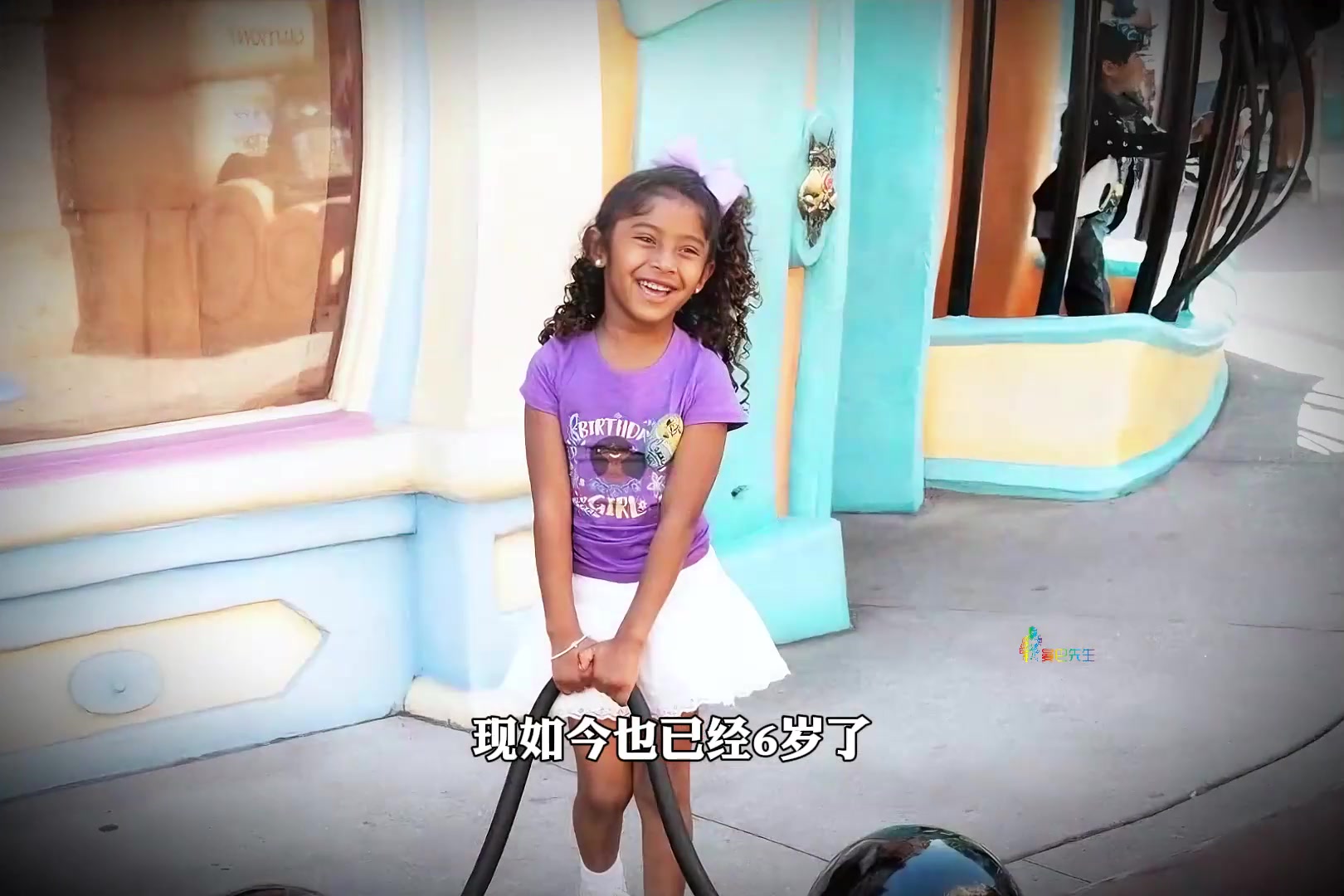 曾经那个躺在爸爸怀里的小女孩如今也已经六岁了