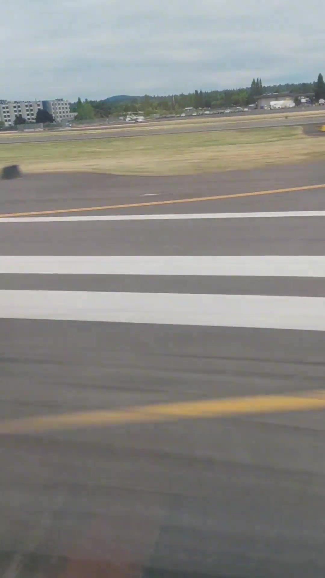 杨瀚森妈妈一进酒店入住开拓者就给瀚森送来生日蛋糕️️