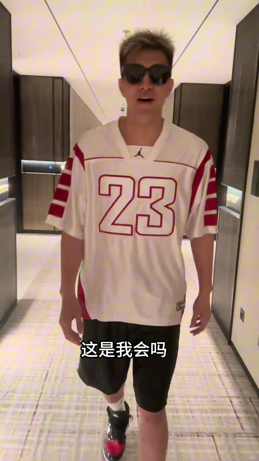 上帝之手是吧郭艾伦晒自己手球进球丢人了