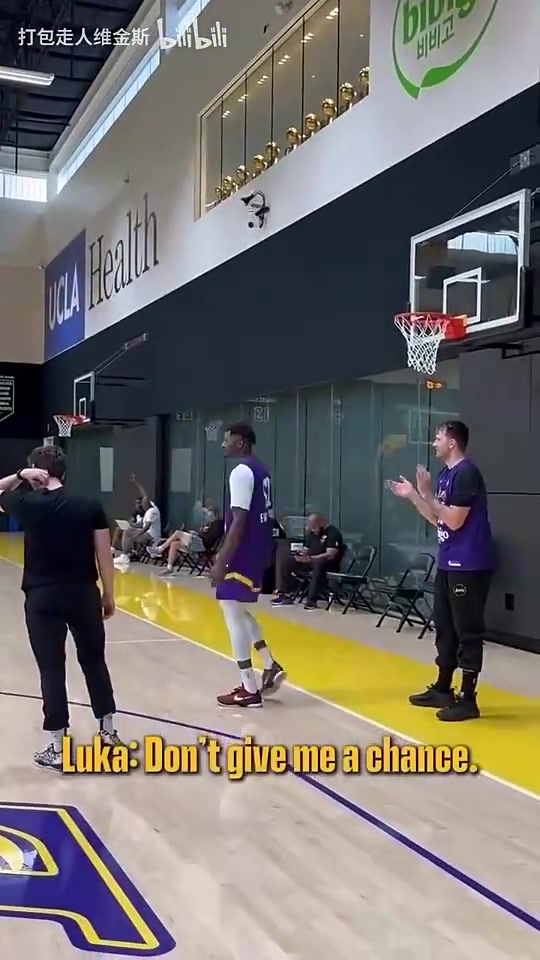 如今加盟火箭电风扇在训练中可是敢和东契奇PK三分球的