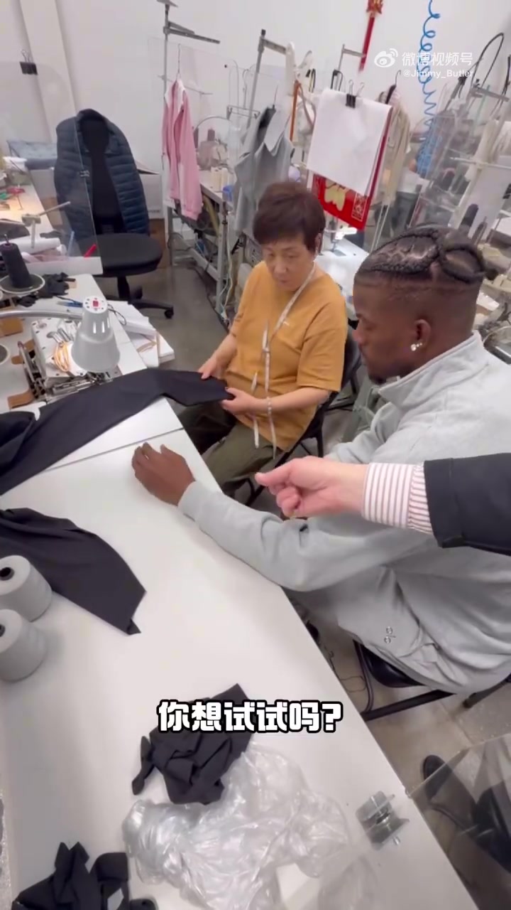 给巴特勒一个休赛期最活跃奖没问题吧巴特勒化身手工师傅