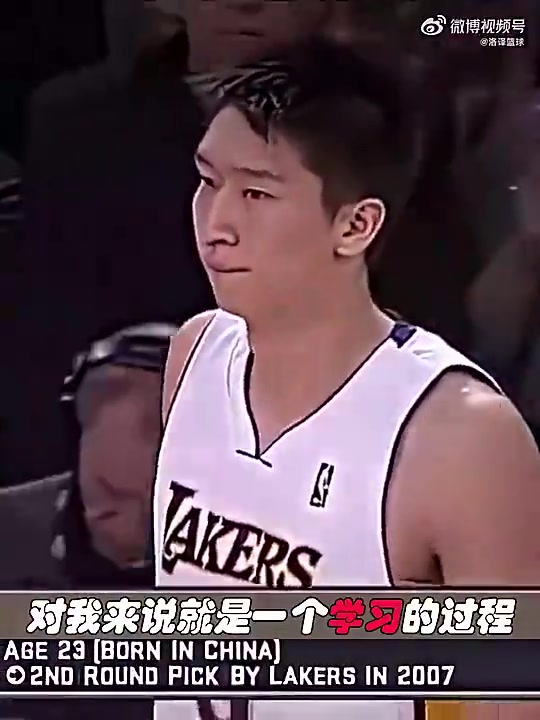 孙悦在国内崴脚打石膏三个月在湖人崴脚让我第二天接着练