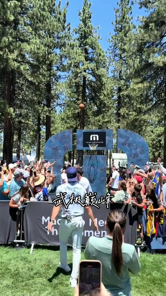 过去的3个小老头都是一把过小学生放暑假学业有点荒废啊