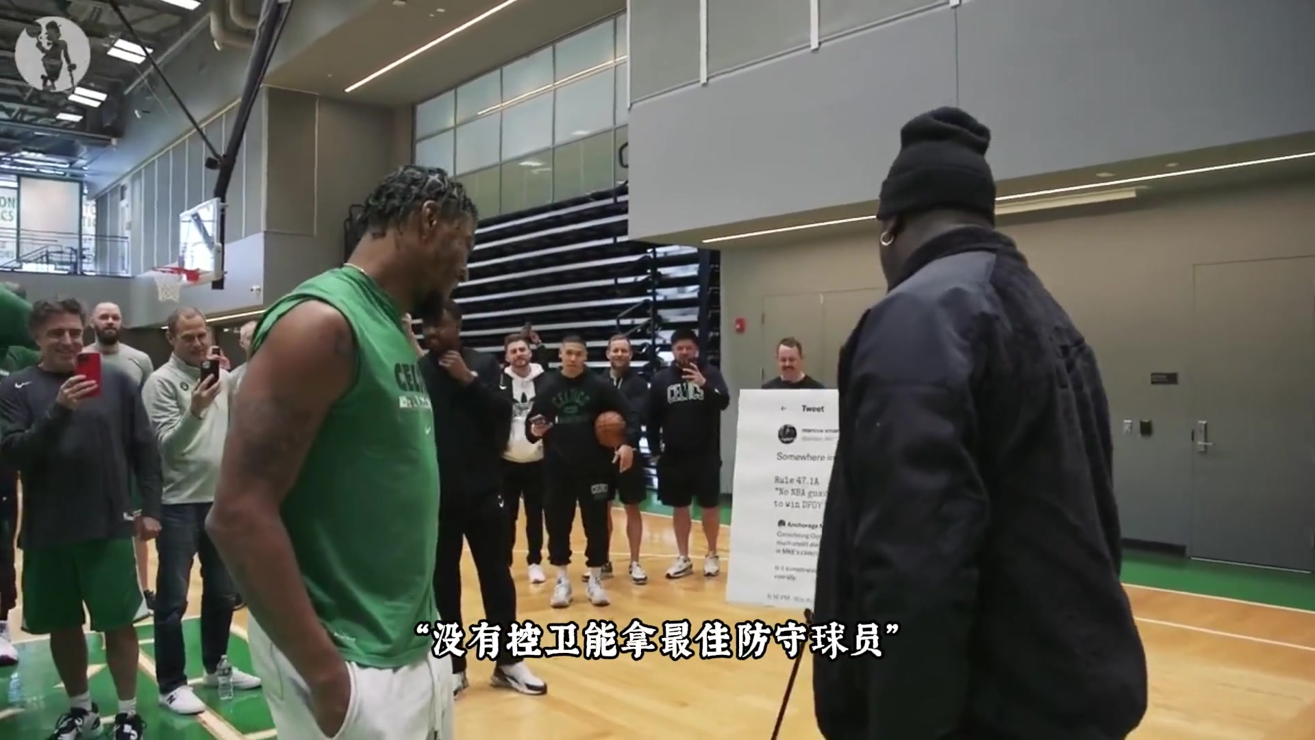 和东契奇完美互补名场面佩顿亲自为斯玛特颁DPOY