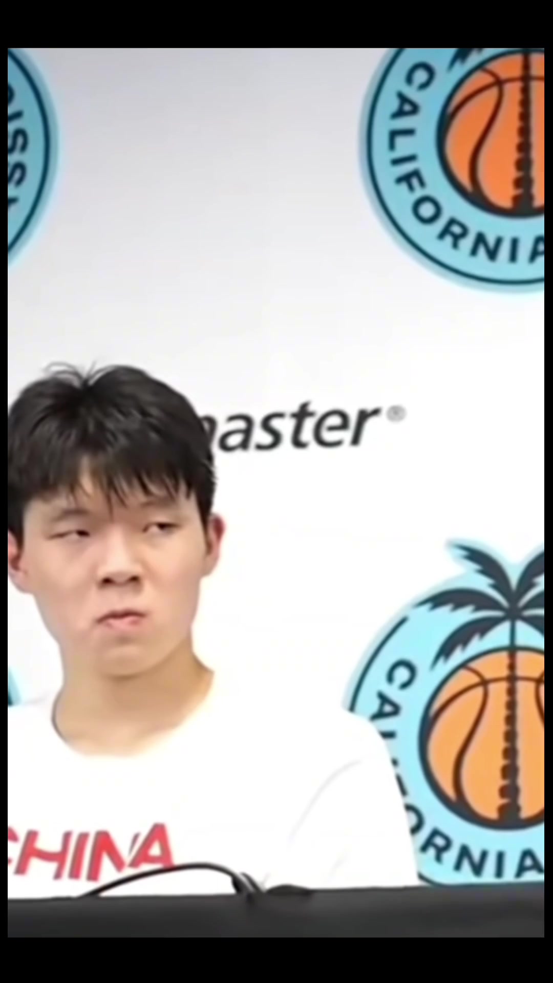 杨瀚森看郭士强这哦小眼神真是给我都笑了哈哈哈