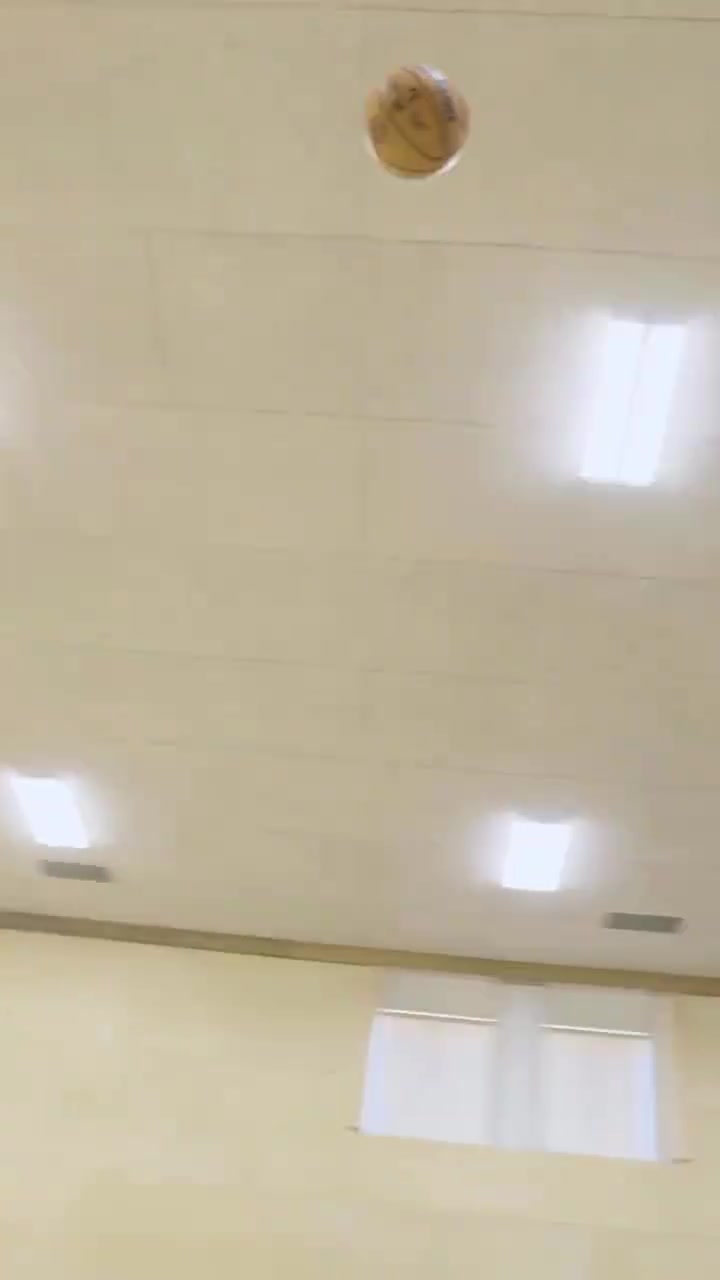 休赛期找不到巴特勒不是在棋牌室就在训练场