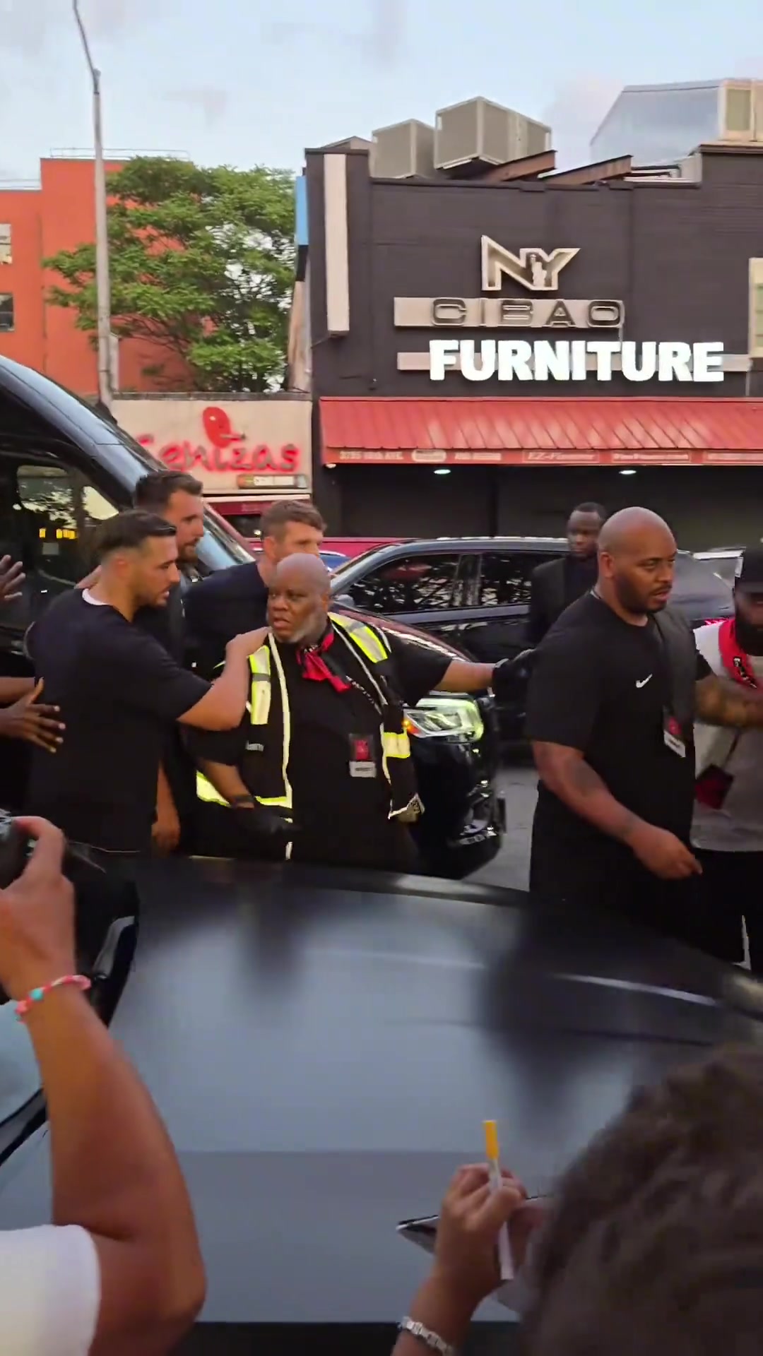 东契奇安保人员必须要做到位77真的是吸粉无数了