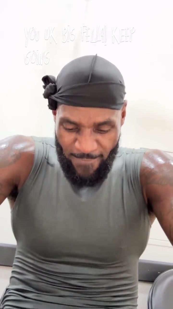 詹姆斯结束度假接着训练迎接第23个赛季