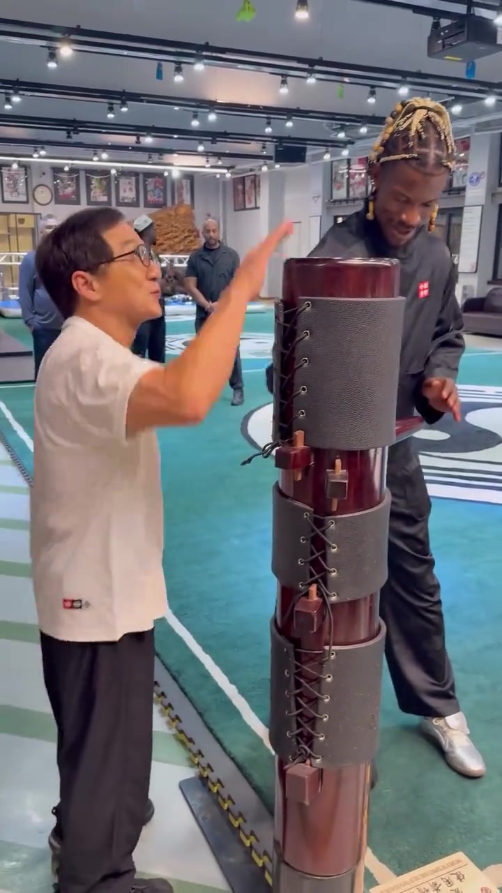 巴特勒中国行香港站成龙亲自传授功夫