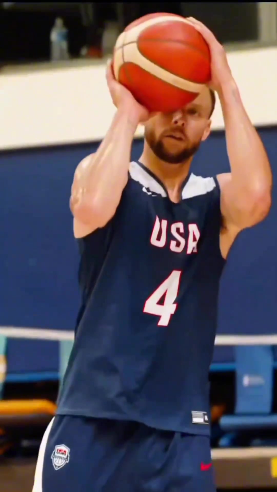 库里接球投篮细节解析投篮力线偏身体右侧右肩肩上部投篮