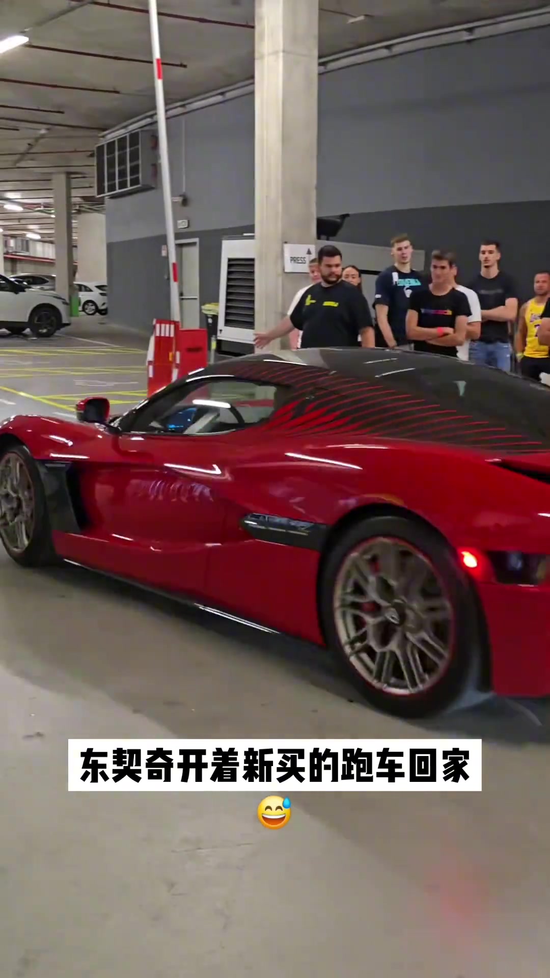 东契奇打完比赛开着新买的超跑回家有没有懂的吧友科普一下