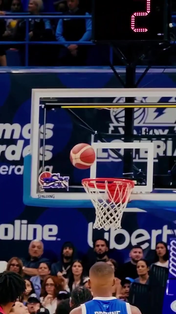 还是那个意大利炮加里纳利率队夺冠荣获FMVP