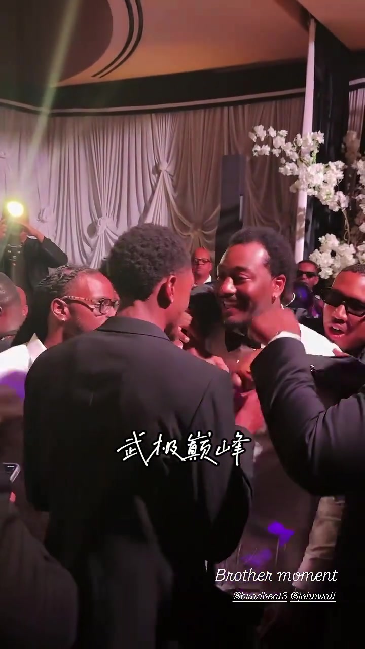 曾经的奇才双枪沃尔现身好兄弟比尔的婚礼现场