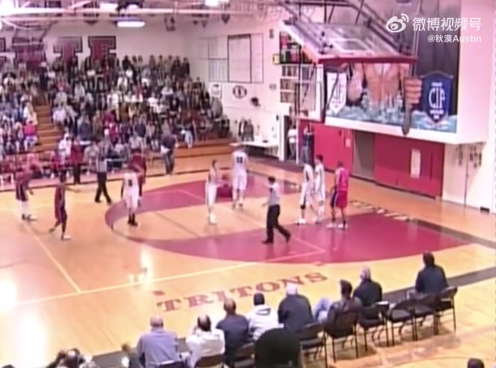 看着都吓人啊威少高中时期被对手从空中狠狠地放倒在地上