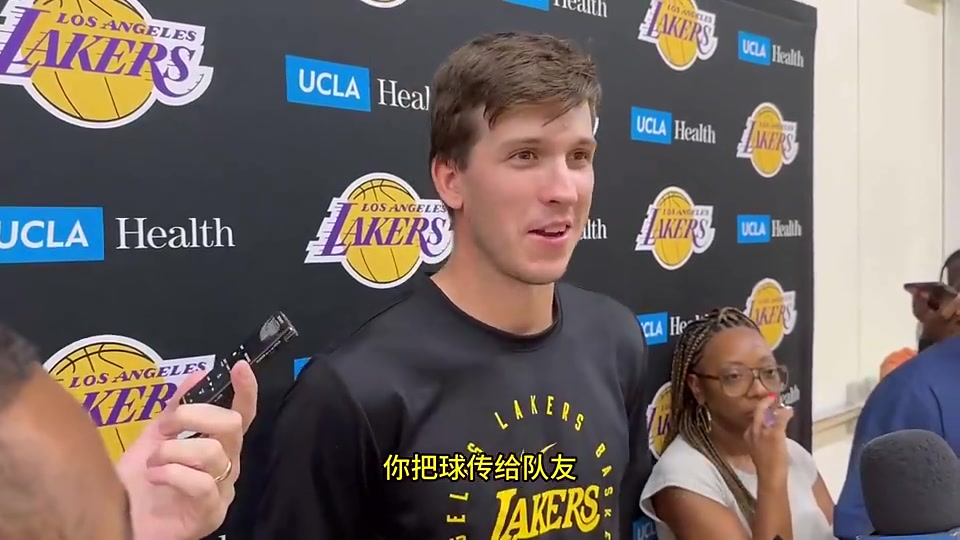 里夫斯此前现在NBA计算助攻的方式很慷慨运两三下也算