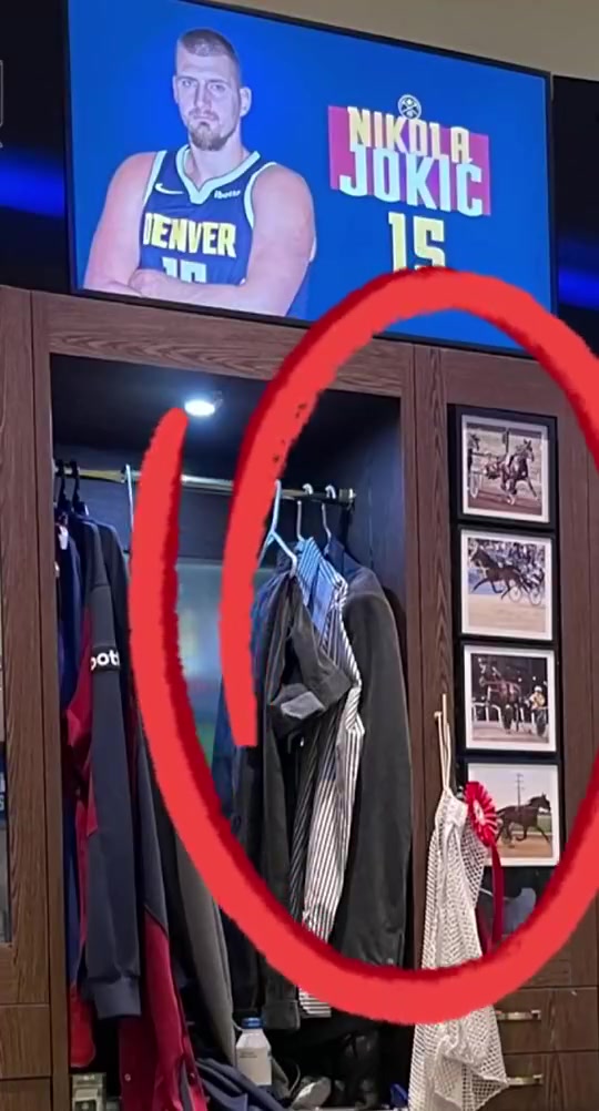 不愧是你别人更衣室放家人偶像照片约老师放的居然都是马