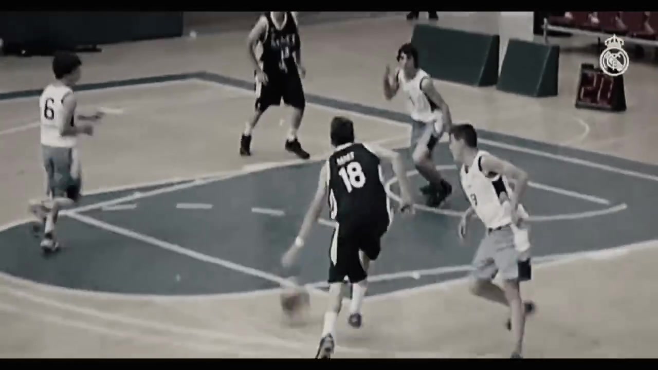 14岁的东契奇是这么打球的非常飘逸还能嘎嘎空接