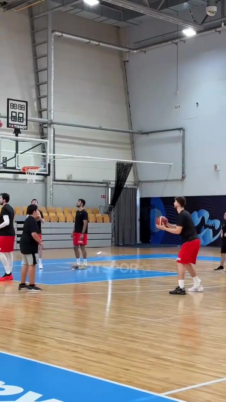 小火龙究极进化申京欧锦赛训练中连续命中14记三分球