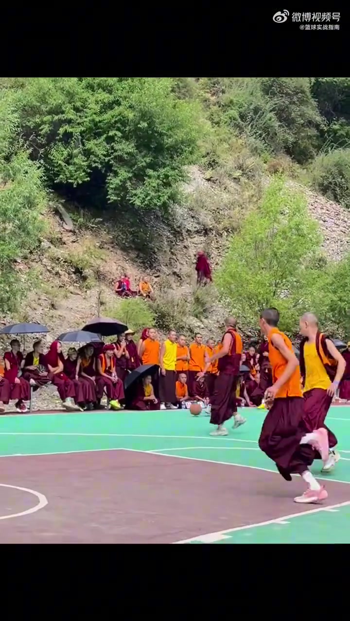 海拔3000多米以上的僧人组队打篮球 这妥妥的功夫篮球啊